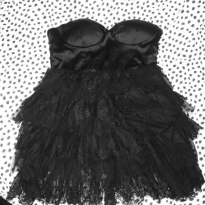 Medium Black strapless lace top